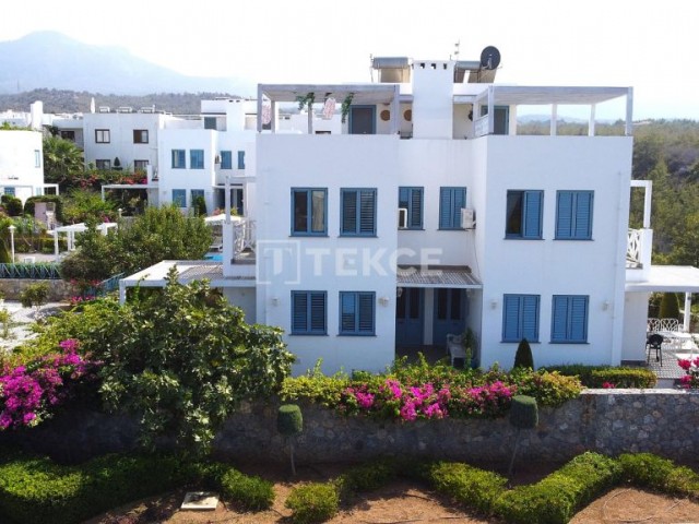 Girne Karaağaç`ta Golf Sahalarına Yakın Deniz Manzaralı İkiz Villa