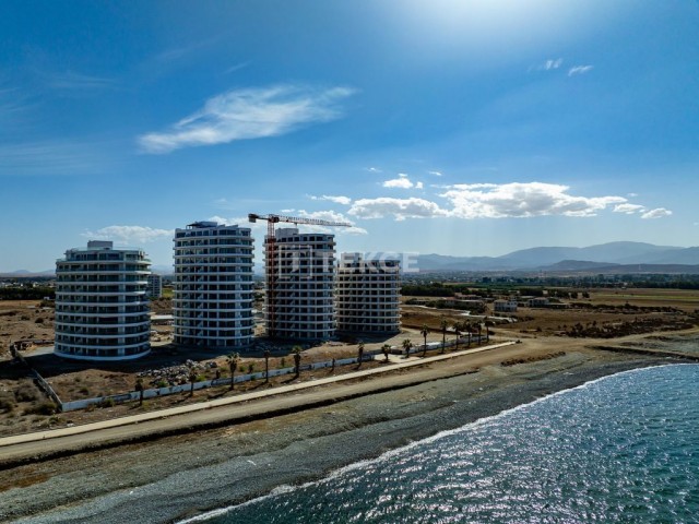 Lefke Gaziveren’de Denize Sıfır Havuzlu Sitede Daire