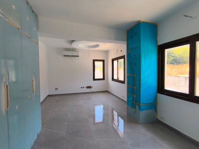Bellapais'in Önü Kesilmez Eşsiz Manzaralarına Hakim Büyük Arazili Villa! - Fotoğraf 2