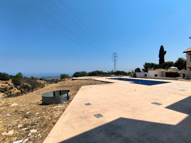 Bellapais'in Önü Kesilmez Eşsiz Manzaralarına Hakim Büyük Arazili Villa! - Fotoğraf 3