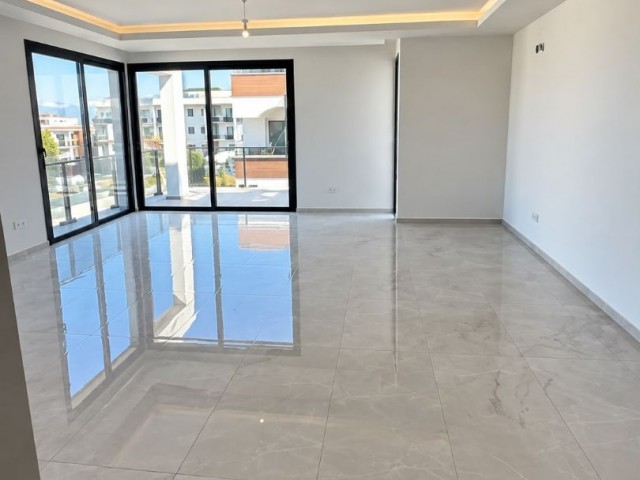 🏡 Girne Merkez Satılık 3+1 Penthouse - Muhteşem Deniz Manzaralı ve Geniş Teraslı.TÜRK KOÇANLI - Fotoğraf 2
