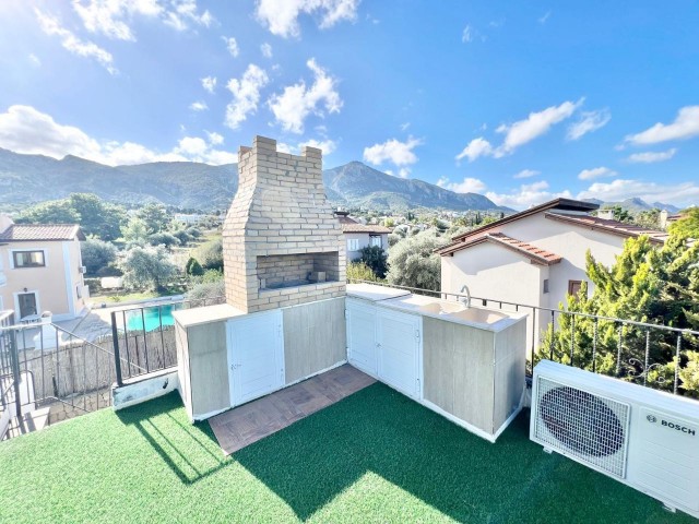 Girne Ozanköy'de Özel Havuzlu 4 Yatak Odalı Lüks Villa