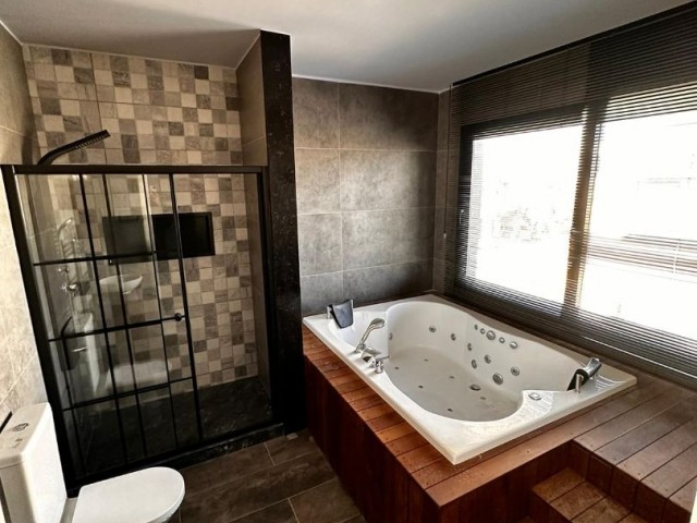 Edremit'te Satılık 4+1 Havuzlu Villa - Fotoğraf 2