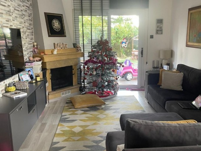 Girne Zeytinlik Bölgesinde Satılık 2+1 İkiz Villa - Fotoğraf 1