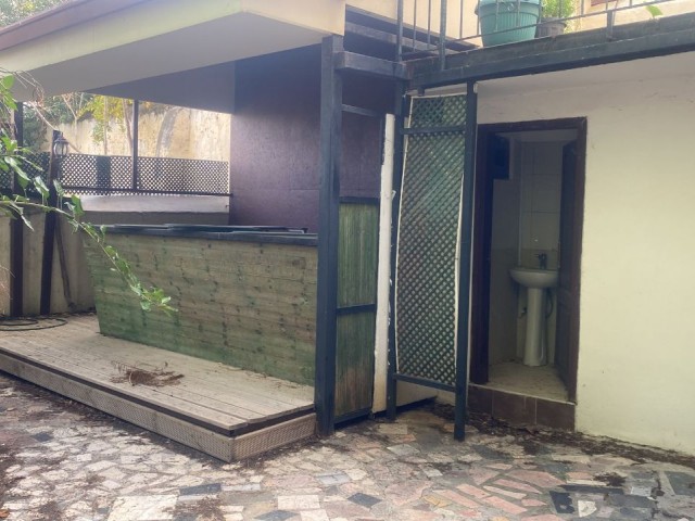 Girne'de Satılık Restaurant + 2 Adet Daire - Fotoğraf 1