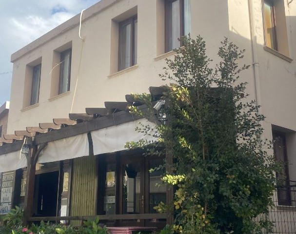 Girne'de Satılık Restaurant + 2 Adet Daire - Fotoğraf 4