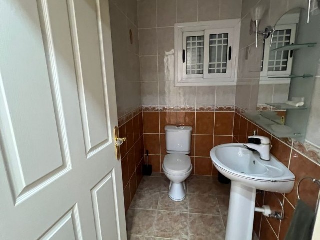 Lefkoşa'da Satılık 5+2 Havuzlu Villa - Fotoğraf 1