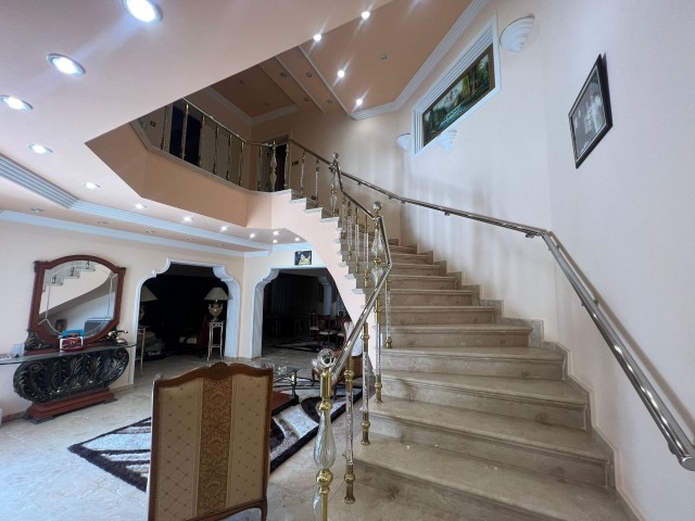 Lefkoşa'da Satılık 5+2 Havuzlu Villa - Fotoğraf 2