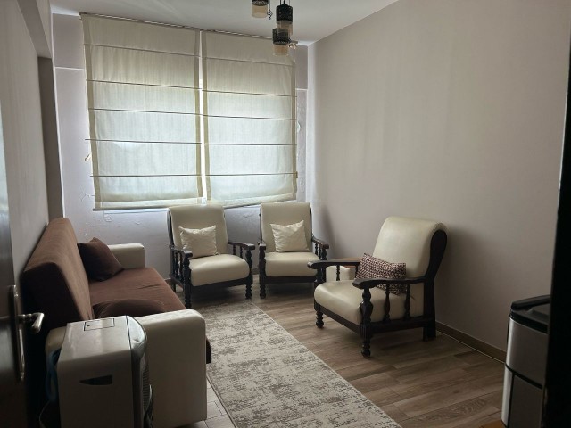 Girne Merkezde Satılık 3+1 Türk Koçanlı Full Eşyalı Daire - Fotoğraf 2