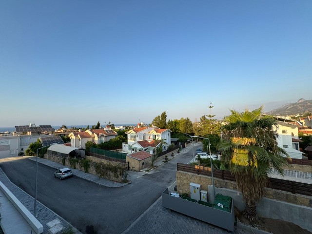 Girne Doğanköyde Havuzlu Site İçerisinde Deniz Manzaralı Satılık 3+1 Penthouse - Fotoğraf 4