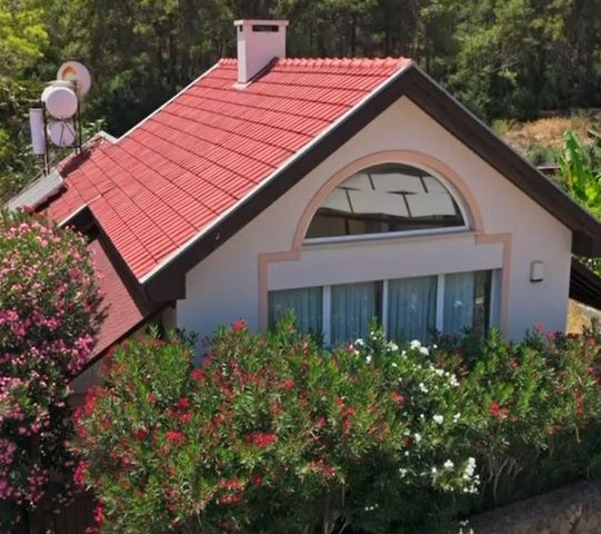 Girne Karşıyaka’da Muhteşem Dağ Manzaralı, Denize Çok Yakın Konumda Satılık 3+1 Bungalov Tarzı Müstakil Villa !! - Fotoğraf 1