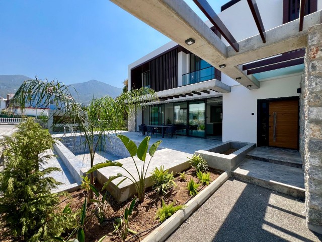 Taşınmaya hazır lüks villa. Hayalinizdeki ev sizi bekliyor! Lüks 4+1 Villa – Özaköy, Girne - Fotoğraf 1
