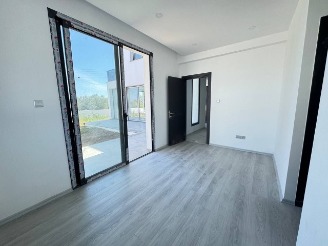 Lapta Bölgesinde Dağ ve Deniz Manzaralı Satılık 4+1 Odalı Lüks Villa - Takas ve Ödeme Planlı - Fotoğraf 2