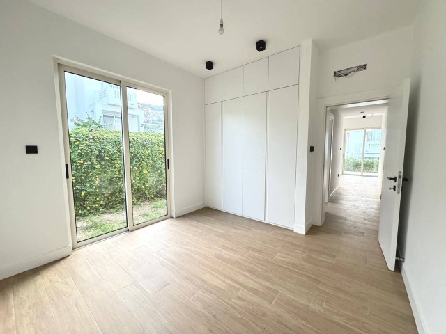 Girne Alsancakta Site İçinde Akdeniz Tasarımlı Satılık Bahçeli 2+1 Daire... - Fotoğraf 2