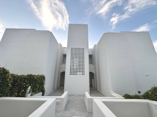 Girne Alsancakta Site İçinde Akdeniz Tasarımlı Satılık Bahçeli 2+1 Daire... - Fotoğraf 3