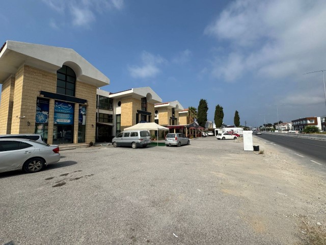 Girne Lapta’da Satılık 1+1 Ofis ve Sendeli Katlı Dükkan – Depolu - Fotoğraf 1