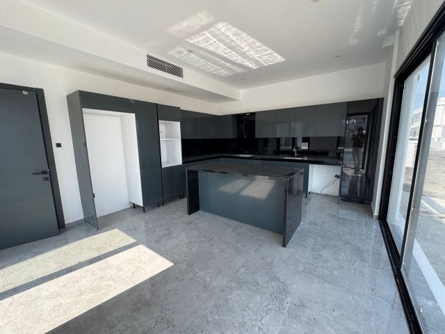Çatalköy’de Satılık 4+1 Havuzlu Modern Villa-Deniz Manzaralı