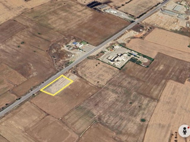 Geçitkale’de Ana Yol Üzeri – Yüksek Proje Potansiyelli Satılık Arsa - Fotoğraf 1
