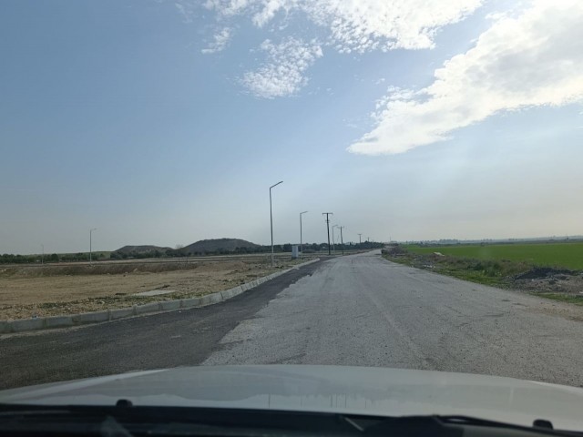 Geçitkale Bölgesi Tüm Alt Yapısı Hazır İster Taksitli İster Peşin Tapuları Çıkmış Konut İmarlı Arsa - Fotoğraf 1