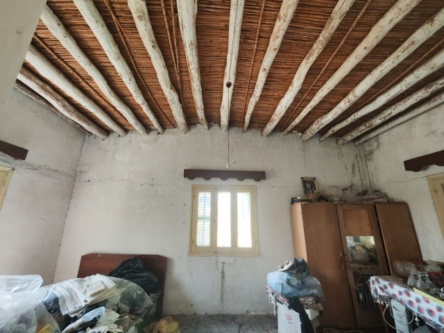 İskele Boğaziçi Köyünde Arsa Nitelikli 830m2 Eski Kıbrıs Evi Bulunan Mustakil Ev - Fotoğraf 3