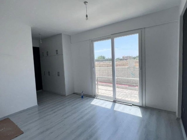 GAZİMAĞUSA ÇANAKKALEDE  SATILIK GENİŞ YAŞAM ALANLI  3+1 DAİRE