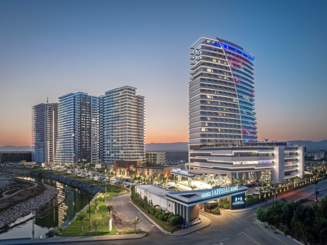 BÜNYESİNDE 5 YILDIZLI OTEL VE CASİNO BULUNAN FAİZSİZ ÖDEME PLANLI DENİZE 300M SATILIK 2 YATAK ODALI DAİRE - LONG BEACH / İSKELE