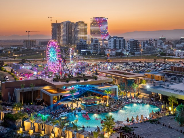 Bünyesinde 5 Yıldızlı Otel ve Casino Bulunan Faizsiz Ödeme Planlı Denize 300m Satılık 2 Yatak Odalı Daire - Long Beach / İskele - Fotoğraf 3