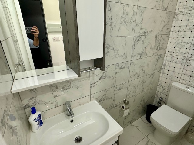 İskele'de Denize ve Casinolara Yürüme Mesafesinde, Merkezi Konumda Satılık Tam Eşyalı 2 Yatak Odalı Daire - Fotoğraf 2