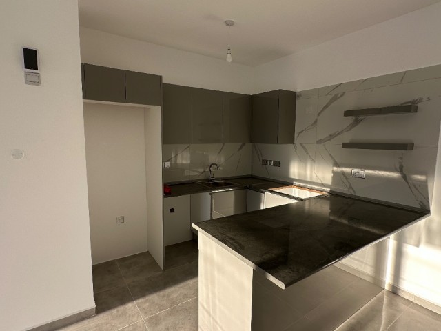 SAKİN BİR SİTEDE FAİZSİZ ÖDEME PLANINA SAHİP SATILIK 1 YATAK ODALI ZEMİN KAT DAİRE - YENİBOĞAZİÇİ