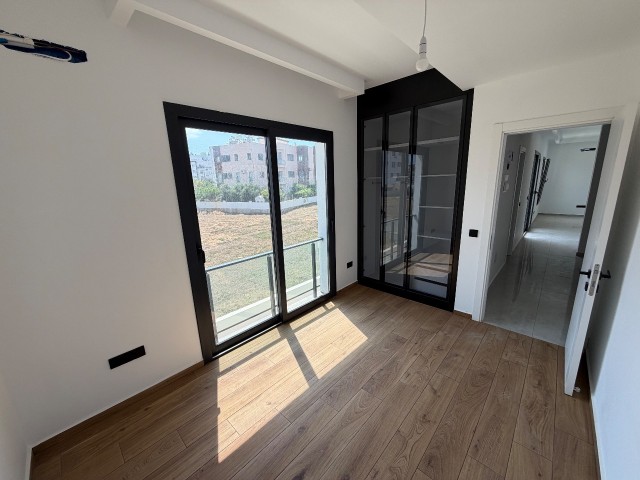 Mağusa Çanakkale Bölgesi Modern ve Kaliteli İşçiliğe Sahip Tüm Vergileri Ödenmiş! Satılık 2+1 Yeni Daire - Fotoğraf 3