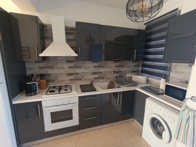 Girne Bahçeli'de Deniz ve Doğa Manzaralı Eşyalı Penthouse | 2+1 Satılık - Fotoğraf 2