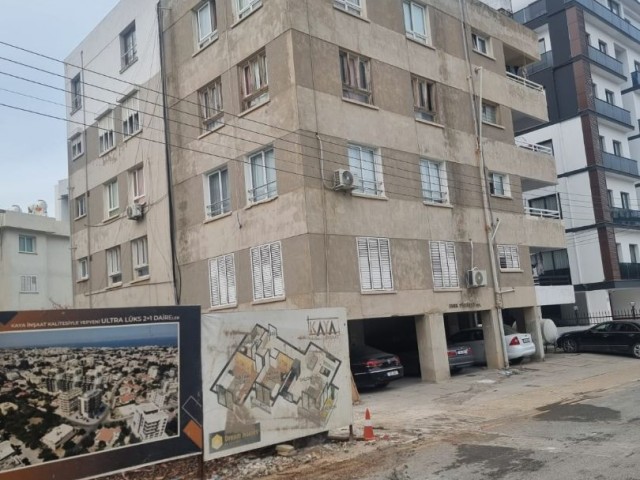 Girne Oscar otel bölgesi,Türk kocanli full tadile edilmiş,2+1 satılık daire - Fotoğraf 3