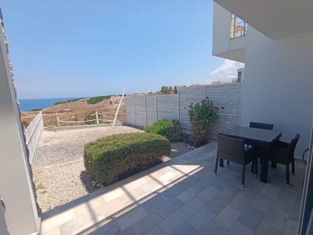 Girne Palm Bay View Da Deniz ve Dağ Manzaralı , Eşsiz Özel Konumlu Satılık 1+1 Daire - Fotoğraf 3
