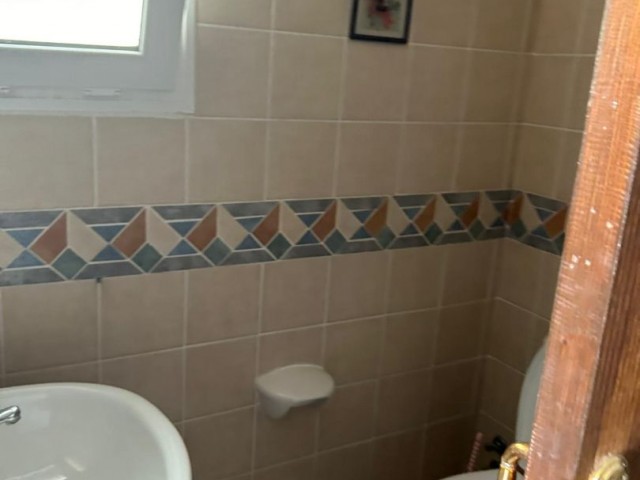 Girne Merkezde Doğa Manzaralı Havuzlu Site İçerisinde Eşyalı 4+1 Penthouse Satılık - Fotoğraf 2