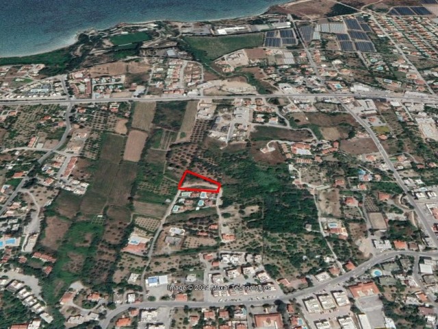 Girne Lapta'da 4 adet villa projeli arazi.