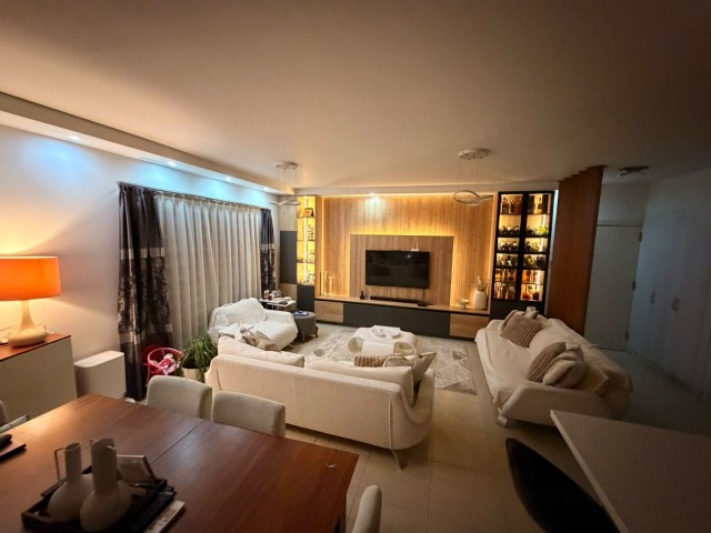Gönyeli'de iki kat dört daireli apartmanda zemin kat, bahçeli 3+1 daire. - Fotoğraf 1