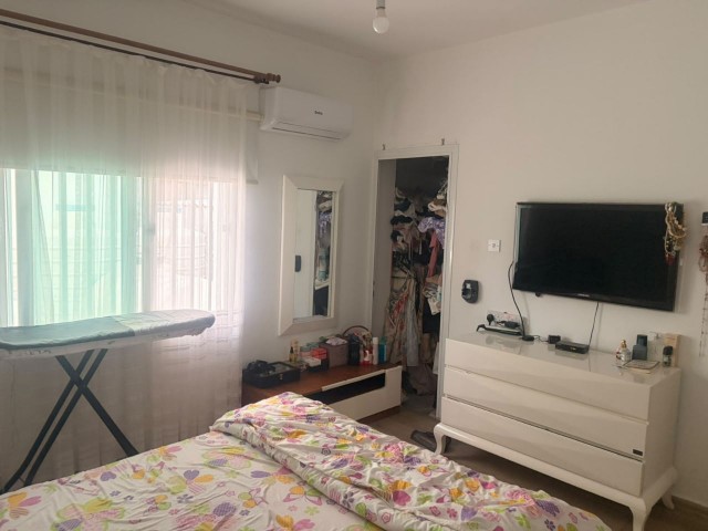 Gönyeli'de iki kat dört daireli apartmanda zemin kat, bahçeli 3+1 daire. - Fotoğraf 3