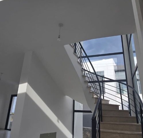 Fiyat Düştü! Ozanköyde Satılık deniz ve dağ manzaralı havuzlu villa! - Fotoğraf 4