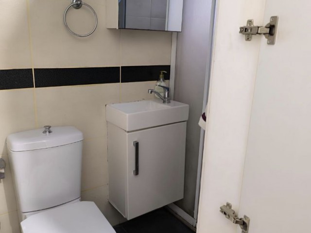 Gönyeli'nin hemen girişinde 5 balkonlu 160m2 geniş penthouse daire. - Fotoğraf 3