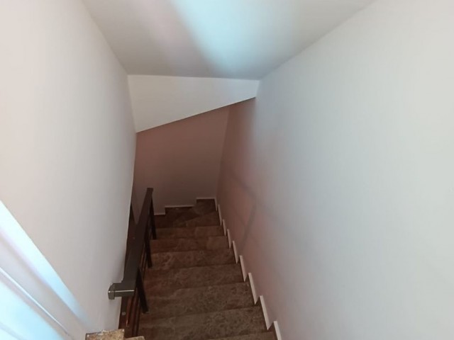 Girne Zeytinlikte 3+2 ortak havuzlu ikiz villa