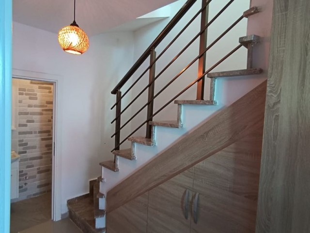 Girne Zeytinlikte 3+2 ortak havuzlu ikiz villa - Fotoğraf 4