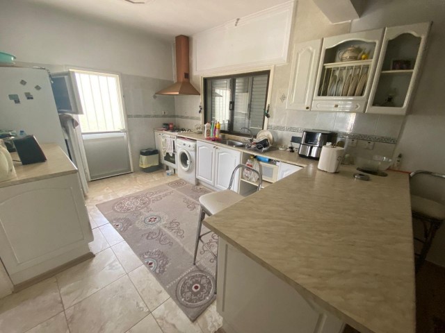 Girne Ozanköy'de geniş bahçeli 200m2 dubleks villa.