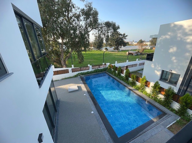 alsancak merkezde satılık 4+1 villa