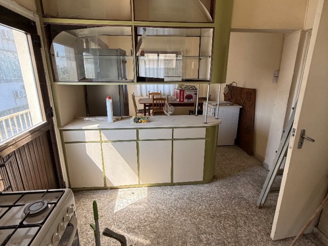Ortaköy Bölgesinde Nezih Mahalle Çıkmaz Sokakta Satılık 3+1 Daire - Fotoğraf 2