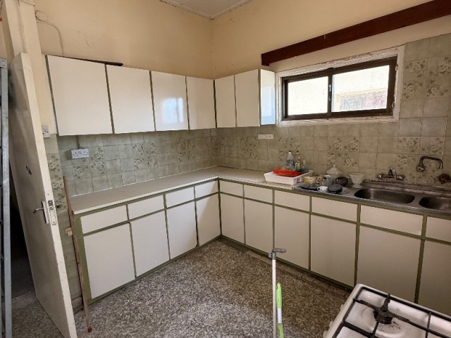 Ortaköy Bölgesinde Nezih Mahalle Çıkmaz Sokakta Satılık 3+1 Daire - Fotoğraf 3