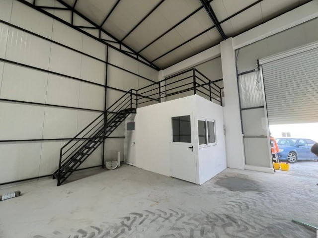Lefkoşa Bölgesi Ercan Havalimanına Çok Yakın Konumda 200 m2 Kapalı Alanı ve 6m Yüksekliğinde Depo Satılıkdır