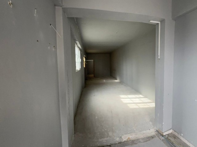 Lefkoşa / Alayköy Sanayisinde 250 m2 Kapalı Alana Sahip Depo Satışta - Fotoğraf 1