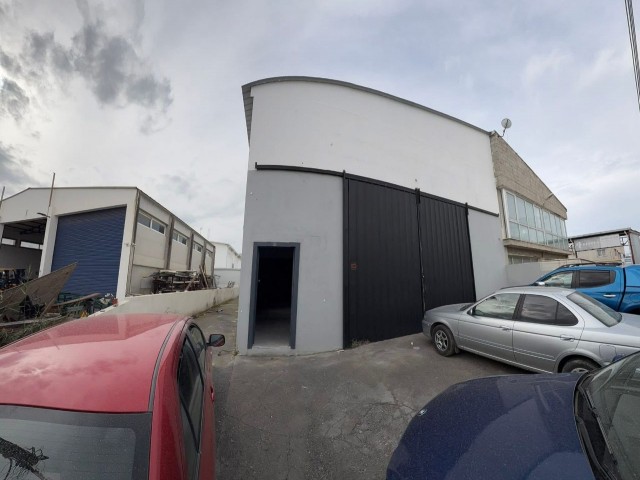 Lefkoşa / Alayköy Sanayisinde 250 m2 Kapalı Alana Sahip Depo Satışta - Fotoğraf 2