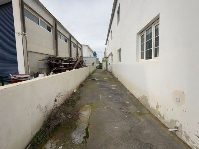 Lefkoşa / Alayköy Sanayisinde 250 m2 Kapalı Alana Sahip Depo Satışta - Fotoğraf 3