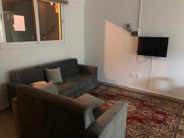 Güzelyurt Bölgesi Merkezde Pizza Vira Restorant Civarında 2+1 Zemin Kat Bahçeli Full Eşyaları İle Birlikde Daire Satılık